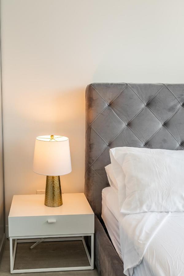 Luxury 2 Bedroom In The Heart Of Entertainment District W/ Cn Tower View Τορόντο Εξωτερικό φωτογραφία